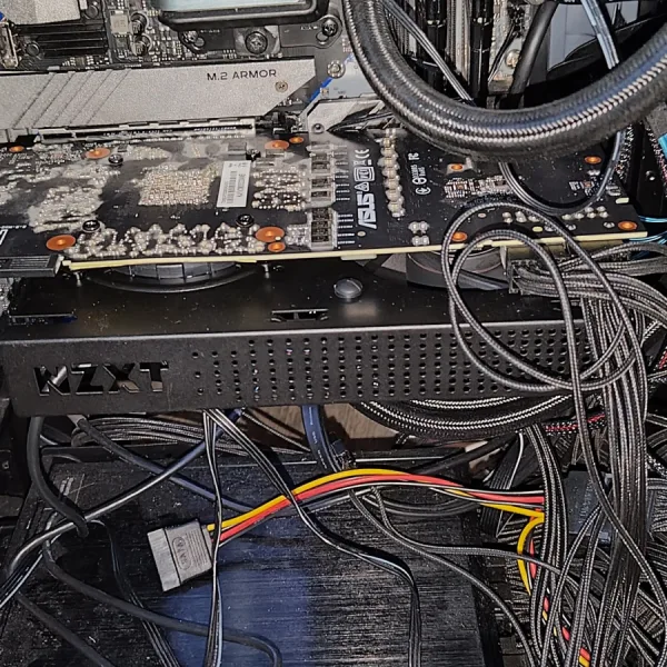Foto van Asus RTX 2080 Super watergekoeld + Kraken X63 en Kraken G12