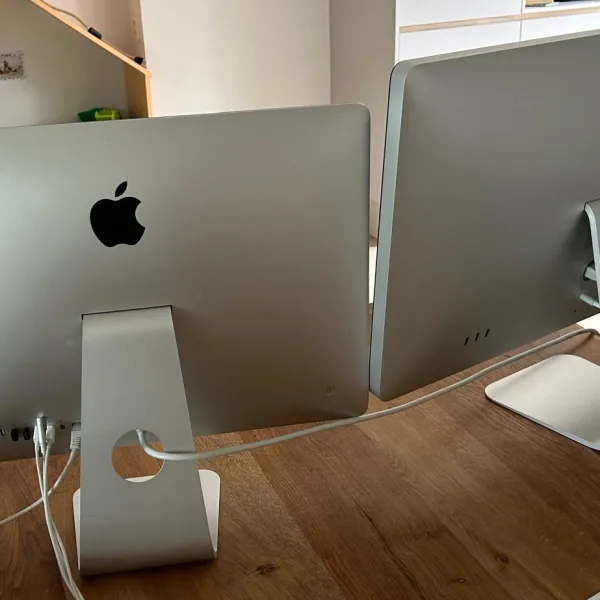 Apple iMac 21.5-inch & LED Cinema Display (27-inch)
