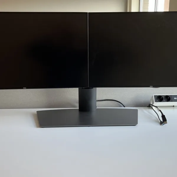 2x Dell UltraSharp U2724DE 27” Thunderbolt monitor + MDS19 stand