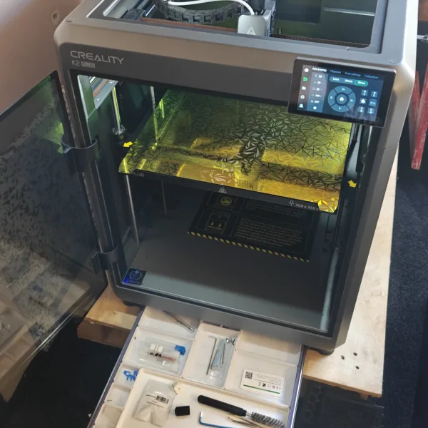 Creality K2+ 1200 uur , CFS , Maniakaal onderhouden.