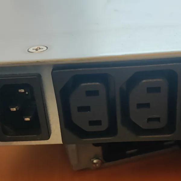 APC Smart-UPS 750VA USB RM 1U 230V