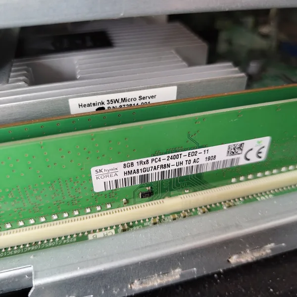 HPE ProLiant MicroServer Gen10 - incl. 5x 3TB SAS + SSD & 16GB ECC