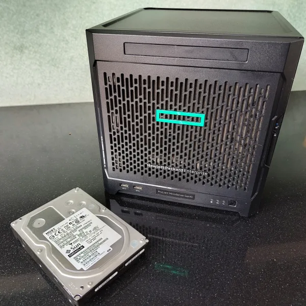 HPE ProLiant MicroServer Gen10 - incl. 5x 3TB SAS + SSD & 16GB ECC