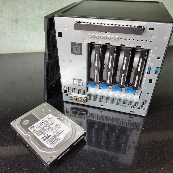 HPE ProLiant MicroServer Gen10 - incl. 5x 3TB SAS + SSD & 16GB ECC