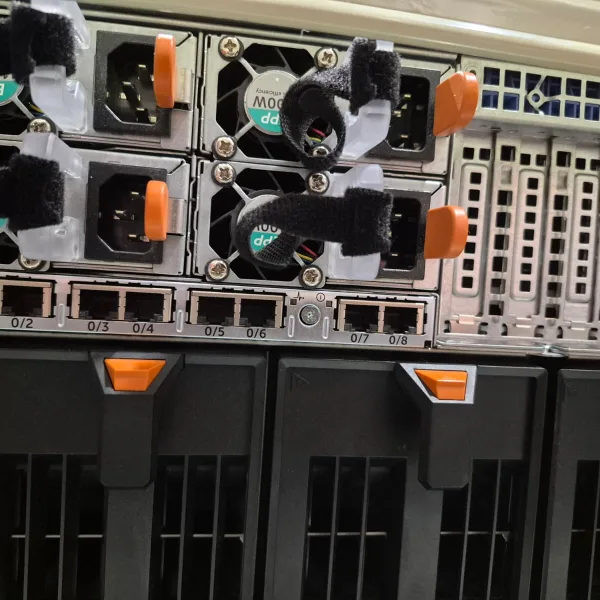 Dell PowerEdge VRTX + 2× M630 Blade – 256GB RAM - Compleet